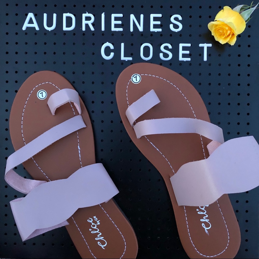 Anika Slipper - Picture 2 of 4
